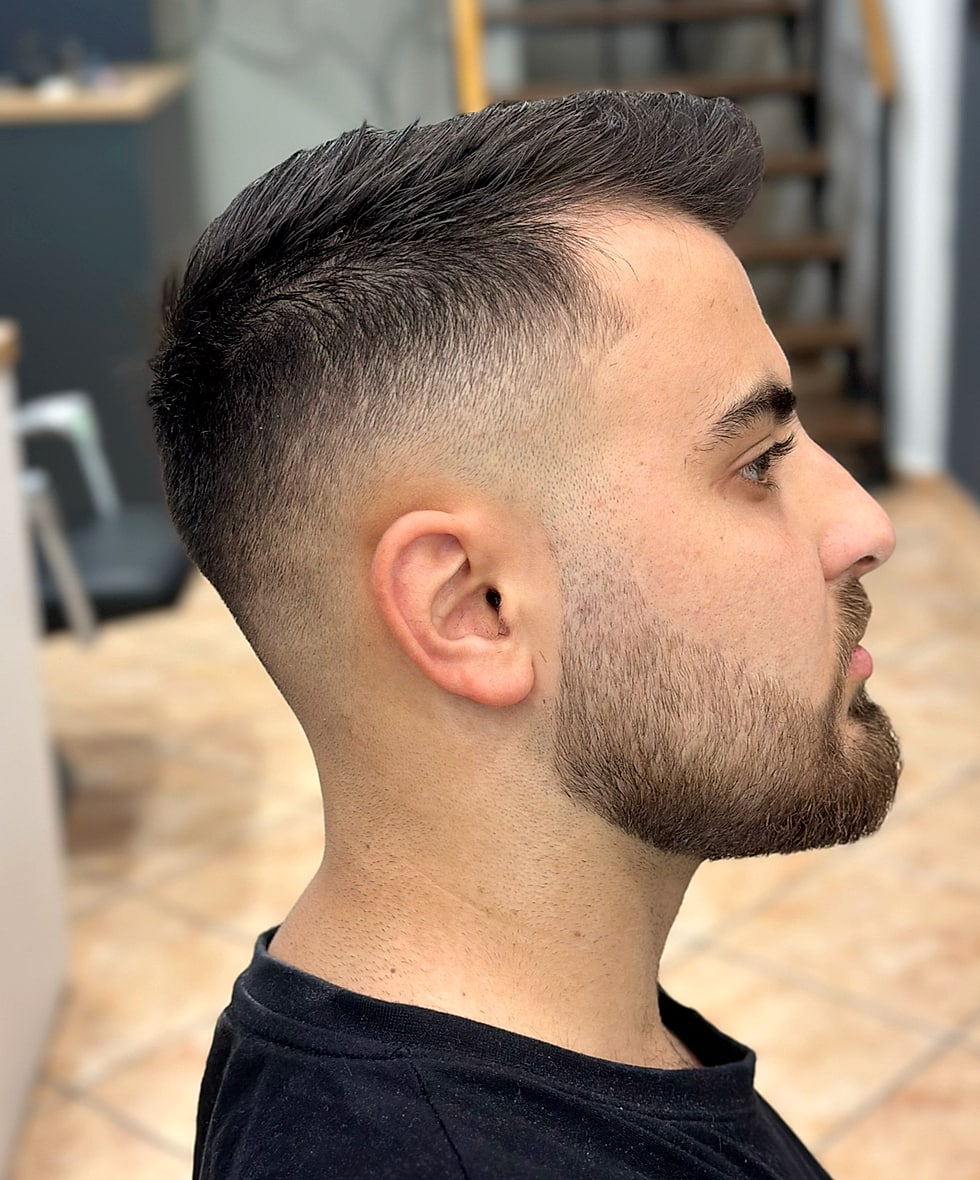 Skin fade με brush-up και γενειάδα, κούρεμα στο THE CUTMAN